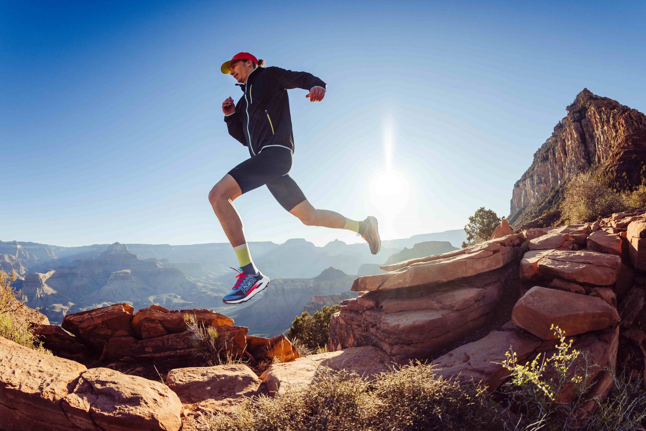 HOKA Tecton X 3採用全新平行翼狀碳板配置伴隨跑者再創競賽巔峰，8/15起全台指定門市販售